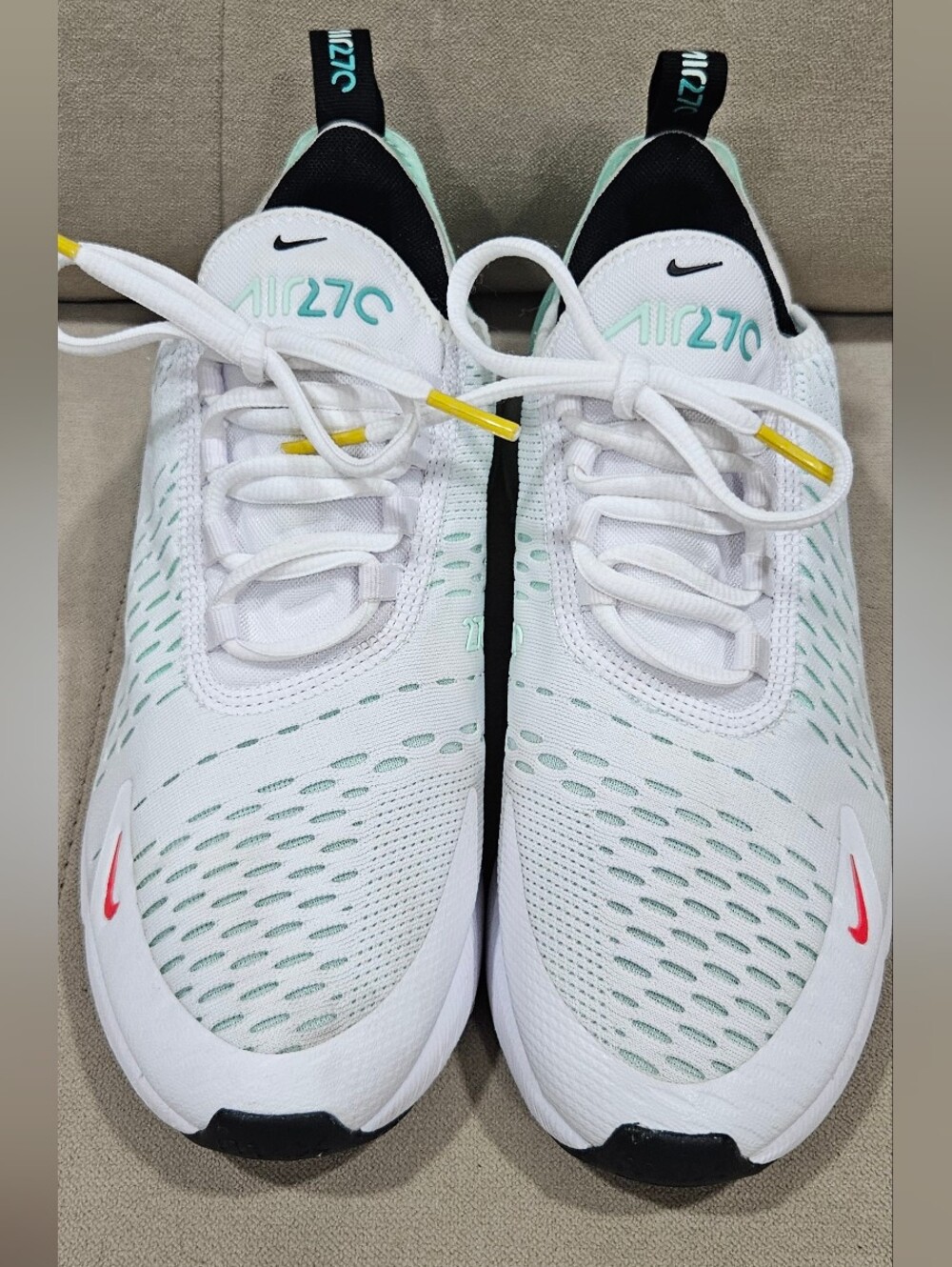 Nike Air Max 270 Women's White Mint and Teal Sneakers SIZE 7 - Picture 2 of 13